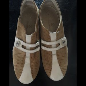 Cole Haan Tan & Beige Flats